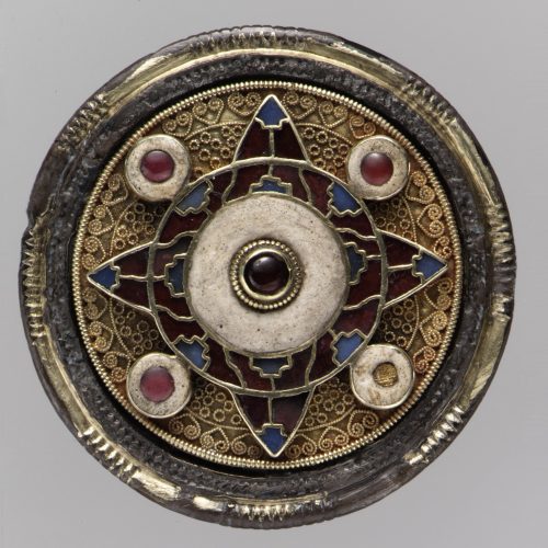 Disc brooch (centre) and two pendants from King’s Field Faversham (early 600s AD), with gold filigree and polished garnets (Metropolitan Museum of Art, New York).