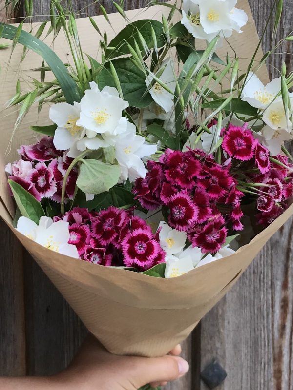 Weekly bouquets of cut flowers are available on a subscription service