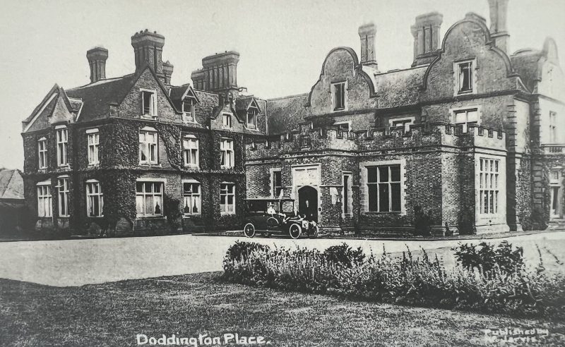 Doddington Place after the addition, in 1910, of the crenellated hall