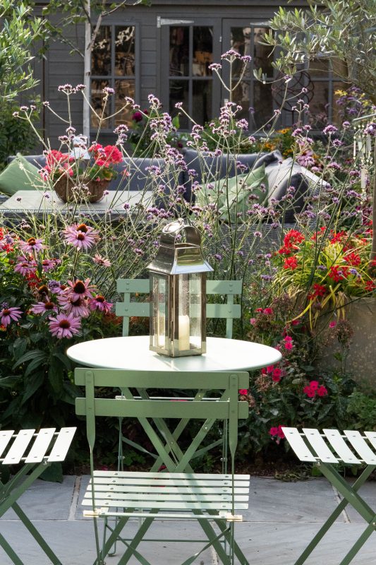 A contemporary courtyard garden in The Mall