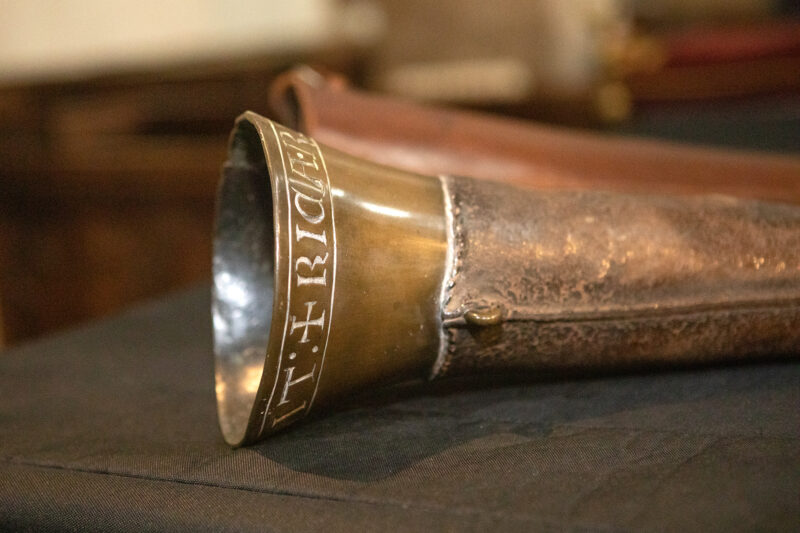 The Latin Moot horn inscription 'Ricardus juvenus me fecit. (Richard the Younger made me)